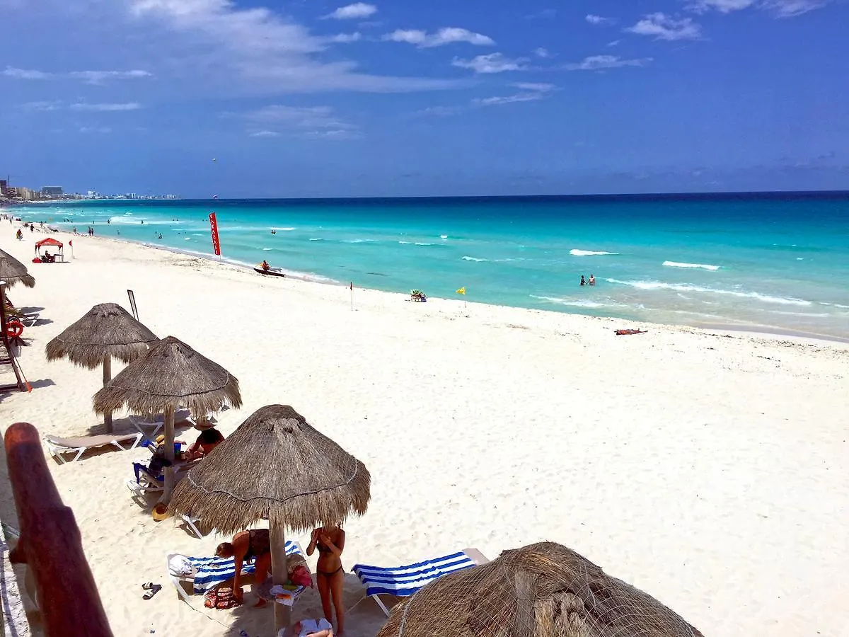 Cancun Plaza Condo Apartment 0*,