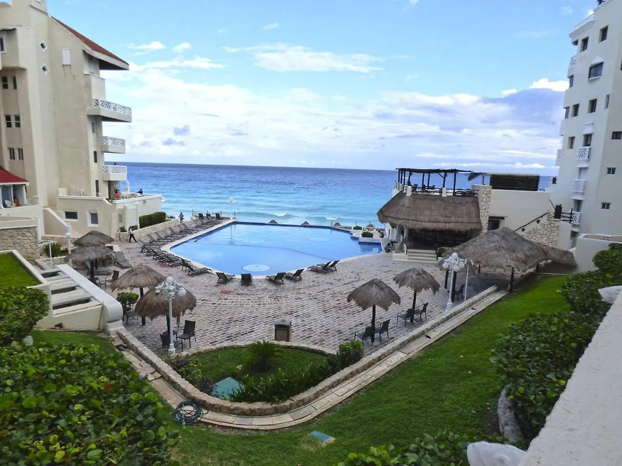 Cancun Plaza Condo Apartment Mexico